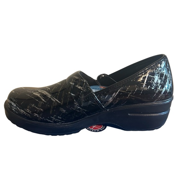 Easy Works by Easy Street Womens Laurie Faux Leather Clogs Shoes Black - Picture 4 of 5